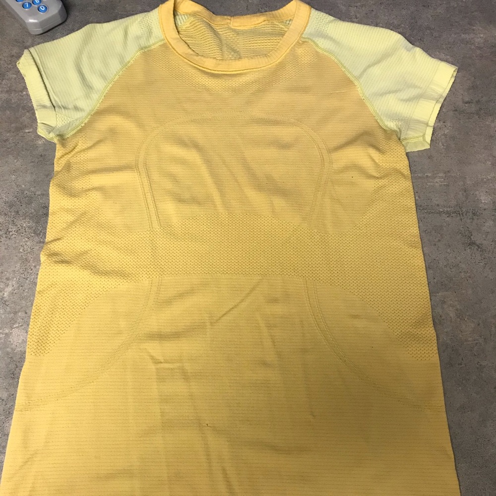 Lululemon shirt size 8